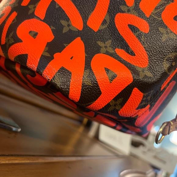 SOLD!!🍊Louis Vuitton Neverfull GM Orange Graffiti 🍊 - Picture 8 of 16